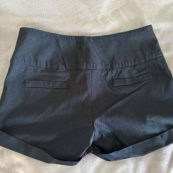 Dress stretchy shorts - Picture 3 of 4